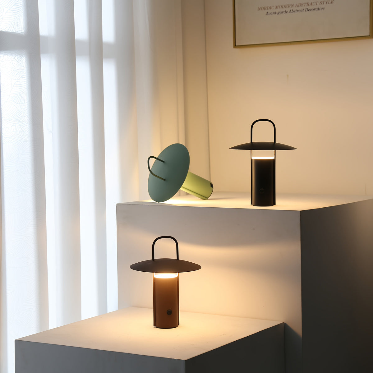 Minimalistische wiederaufladbare Tischlampe in Kuppelform aus Metall mit Touch-Steuerung