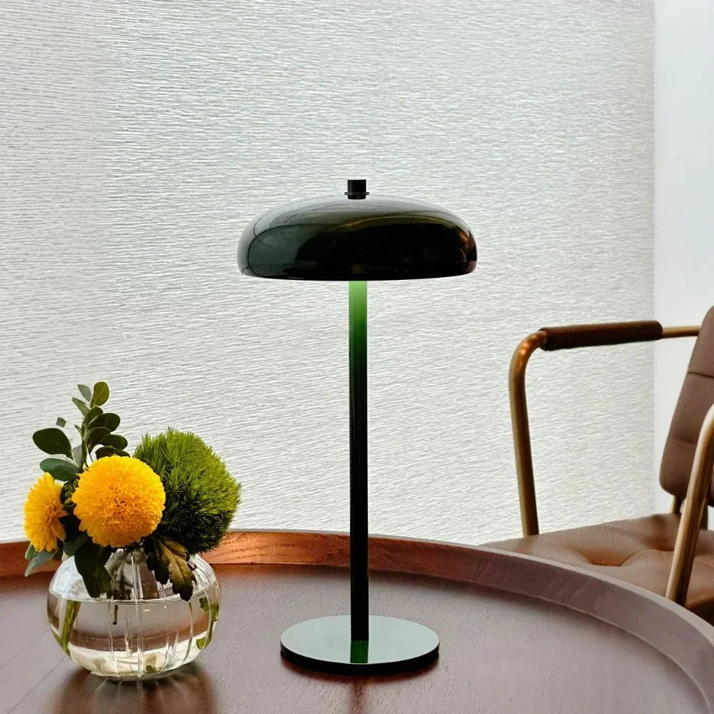 Bærbar genopladelig bordlampe med retroafrundet silhuet og touchbetjening