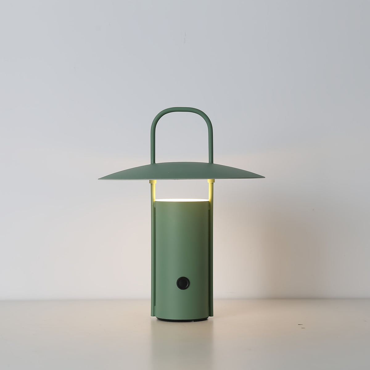 Minimalistische wiederaufladbare Tischlampe in Kuppelform aus Metall mit Touch-Steuerung