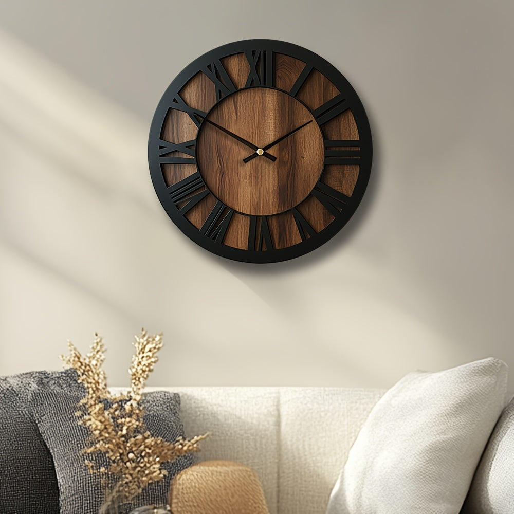 Rustikale Holzwanduhr mit römischen Ziffern und leisem Uhrwerk