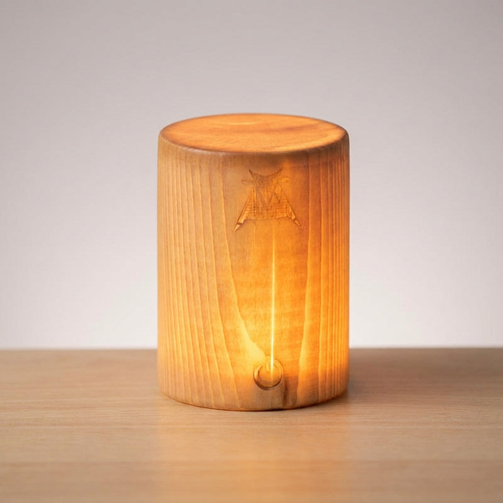 Kompakte zylindrische kabellose Tischlampe mit Holzmaserung, Akku, Touch-Steuerung und Dimmfunktion