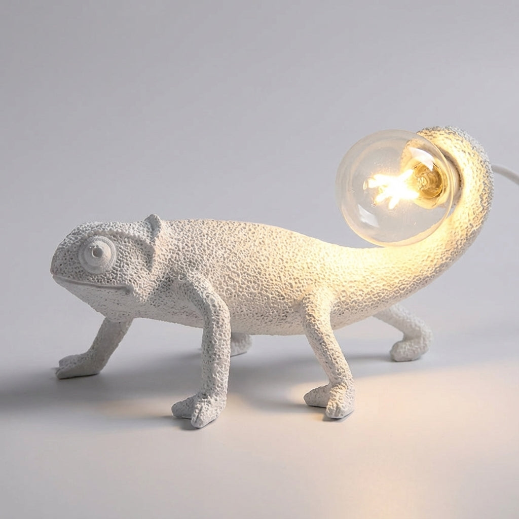 Skulpturale kompakte Tischlampe mit strukturierter Reptilien-Silhouette