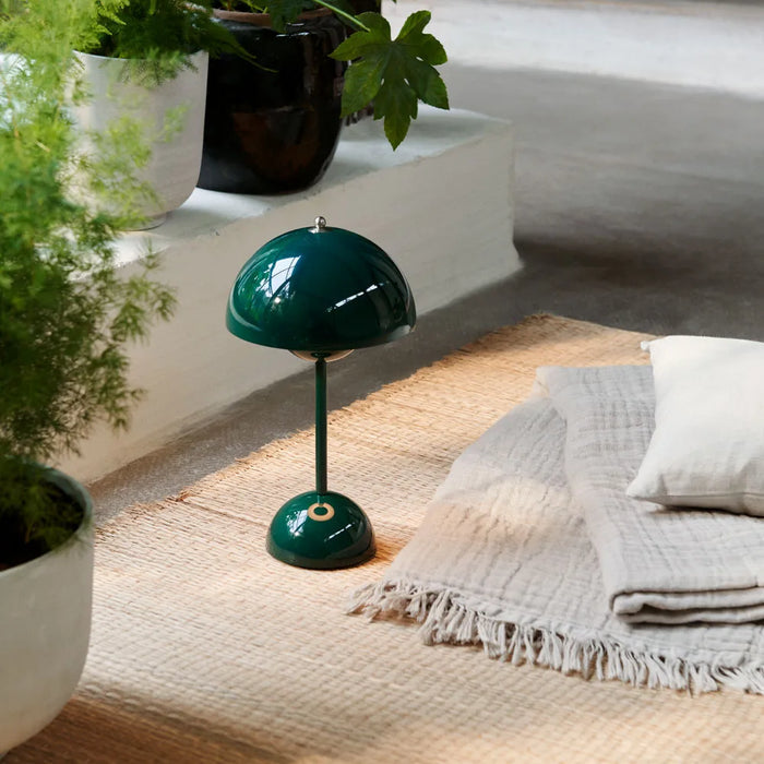 Skandinavische wiederaufladbare Tischlampe mit Pilzknospen-Silhouette und Touch-Steuerung
