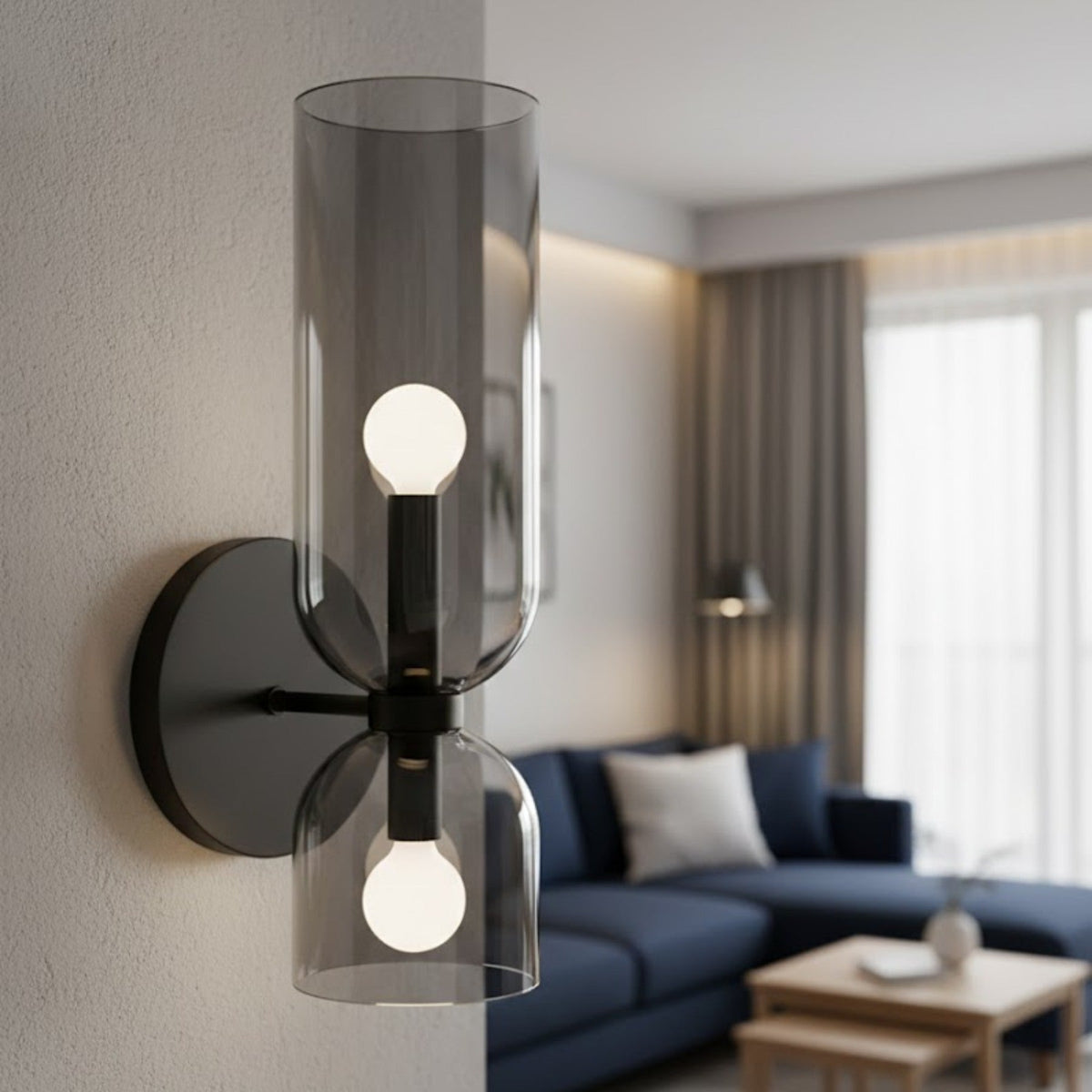 Skulpturale runde Wandleuchte mit zwei Glaszylindern, Diffusor und rundem Sockel