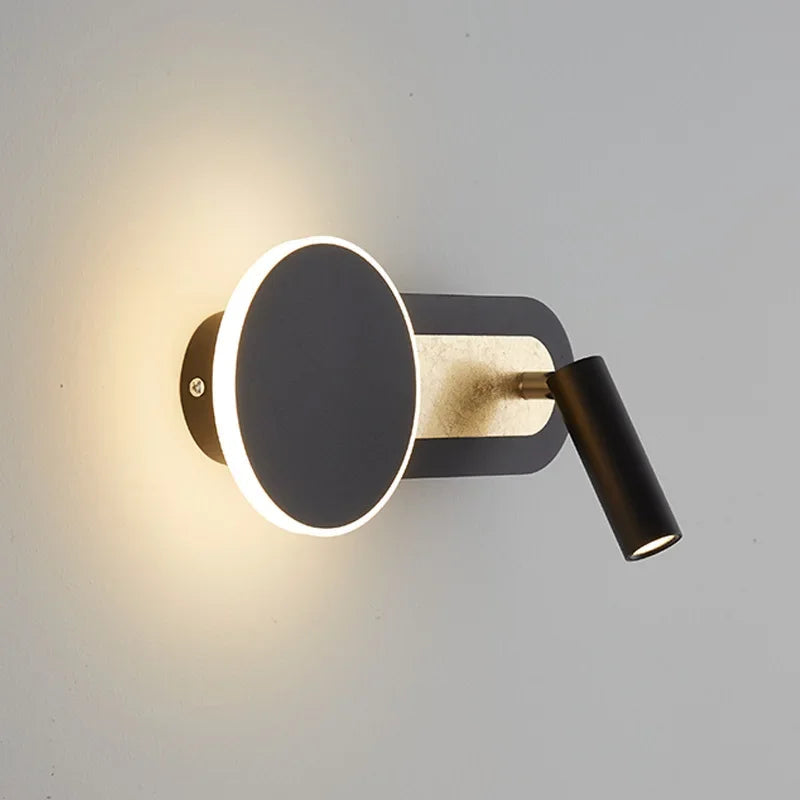 Nordisch-minimalistische Wandleuchte mit kreisförmigem Ring und zwei Lichtkegeln
