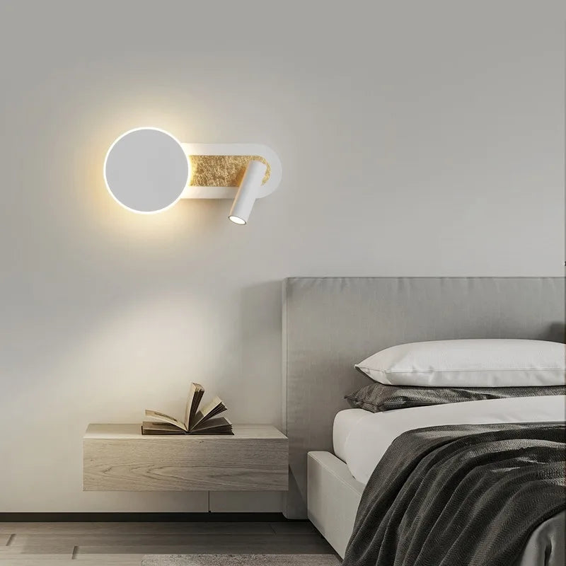 Nordisch-minimalistische Wandleuchte mit kreisförmigem Ring und zwei Lichtkegeln