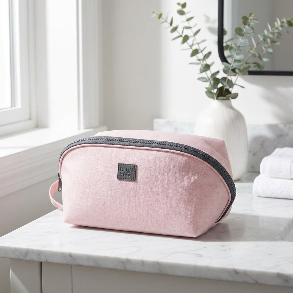 Kompakt rejsetoilettaskeorganizer i vasket nylon med bred åbning