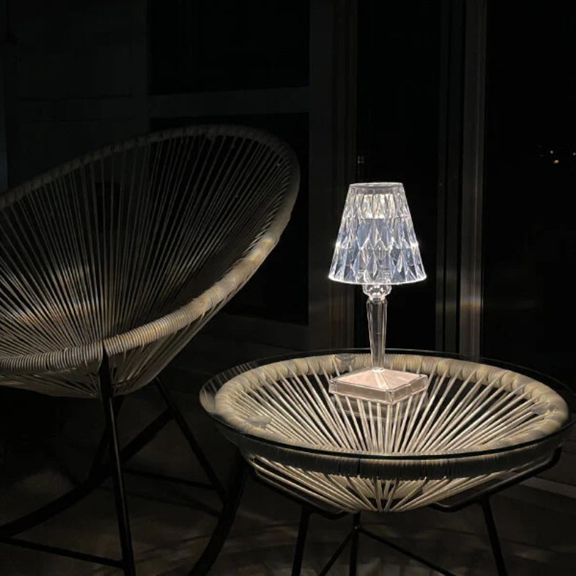 Dekorative Tischlampe mit funkelndem Kristalleffekt und warmem Licht