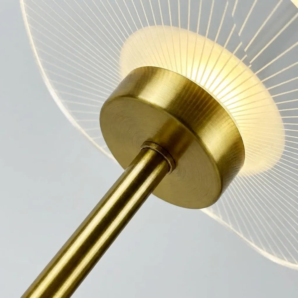 Skulpturel minimalistisk dæmpbar bordlampe i jern