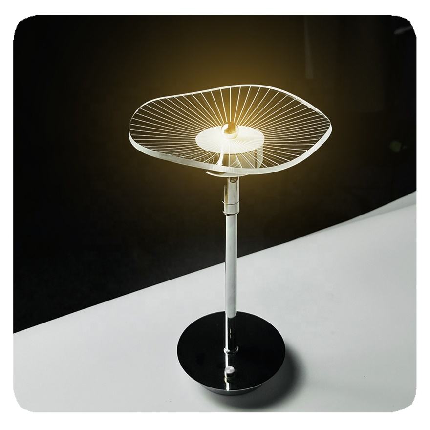 Skulpturel minimalistisk dæmpbar bordlampe i jern