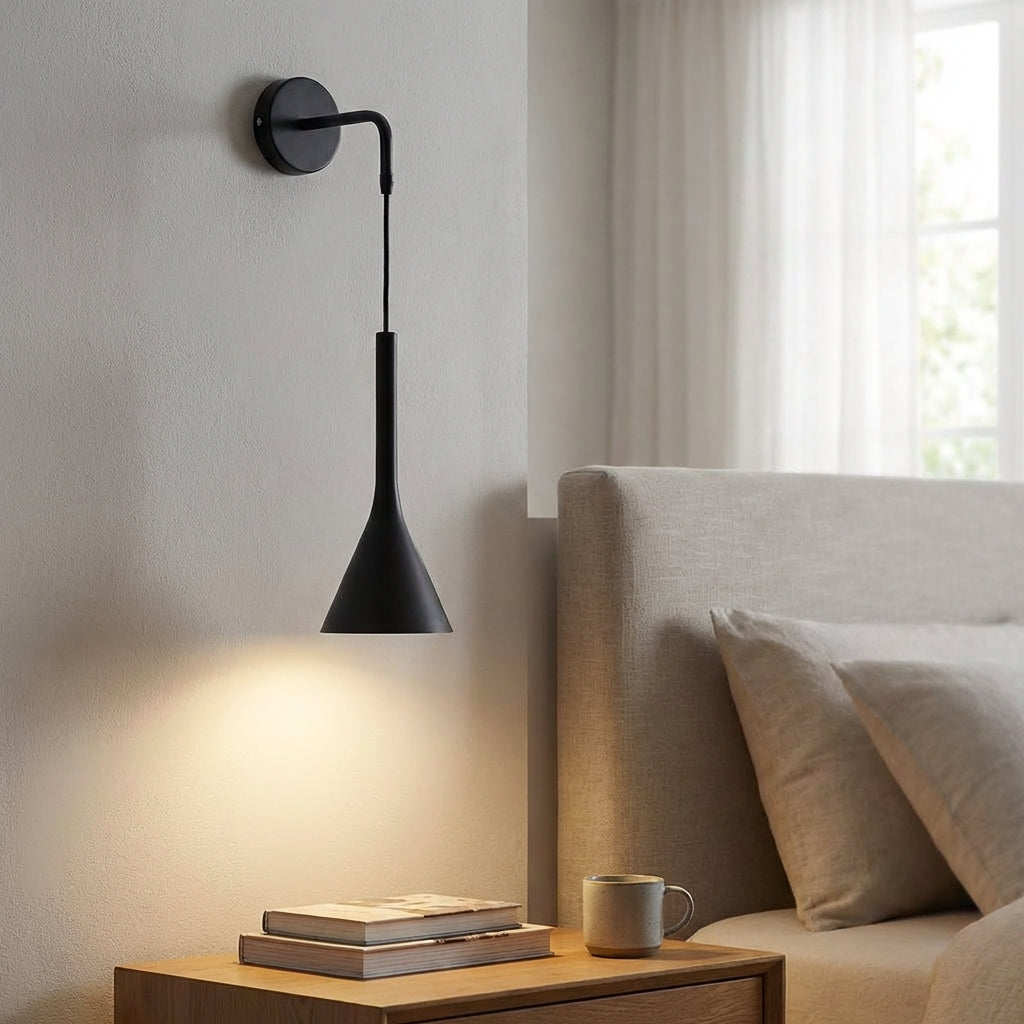 Minimalistische skandinavische Wandleuchte aus Harz und Aluminium mit verstellbarem Kabel