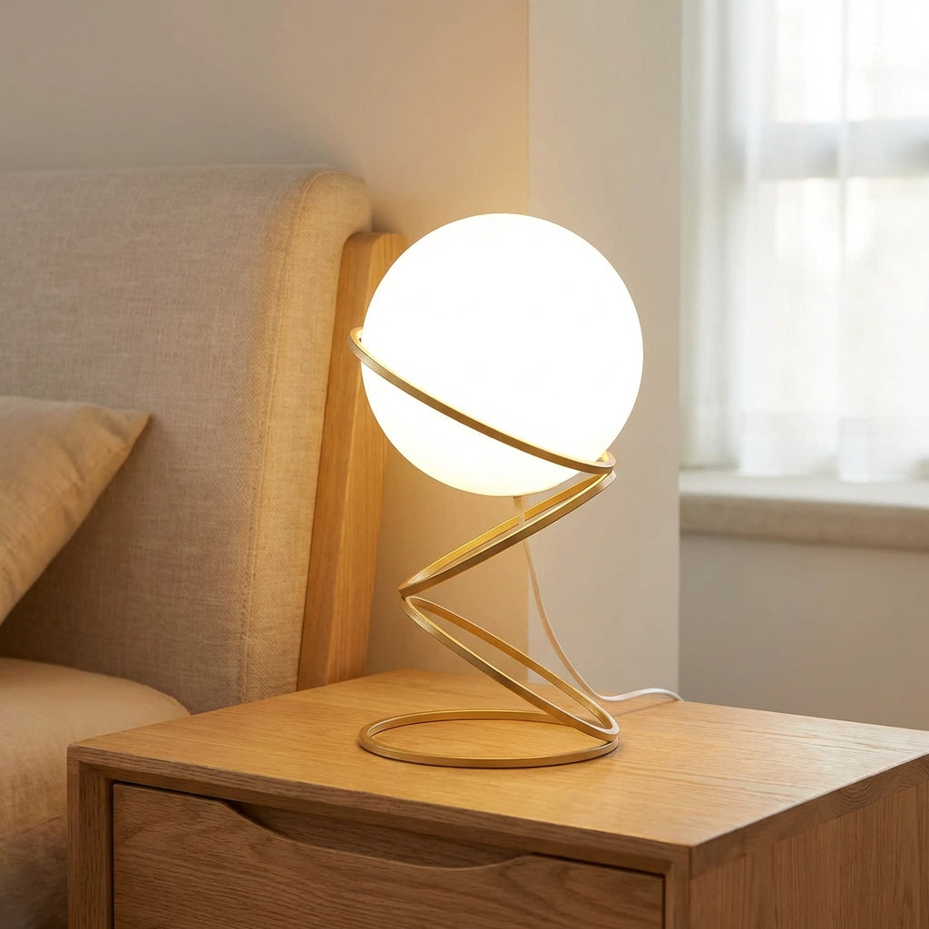 Skulpturale Tischlampe mit spiralförmigem Metallfuß und runder Acrylglaskugel