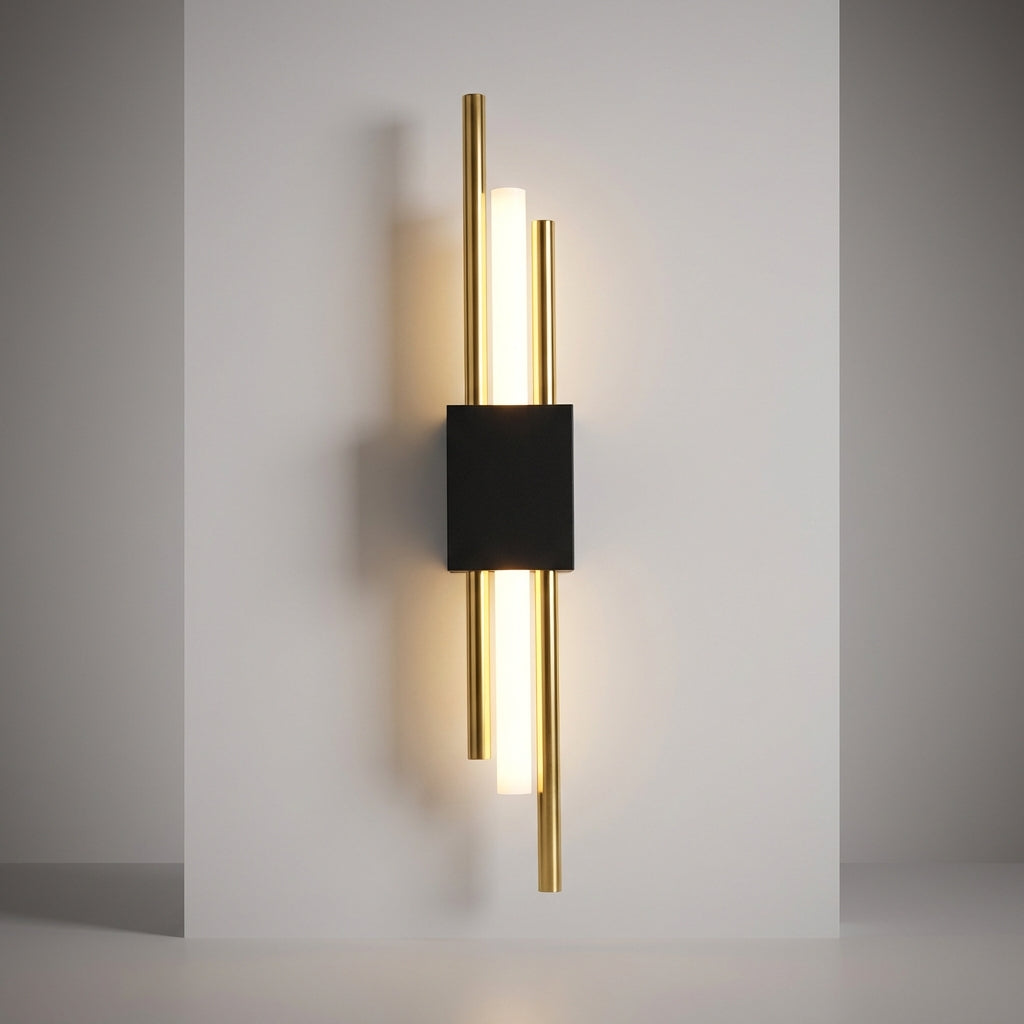 Skulpturale schlanke vertikale Wandleuchte aus Metall und Acryl mit Diffusor