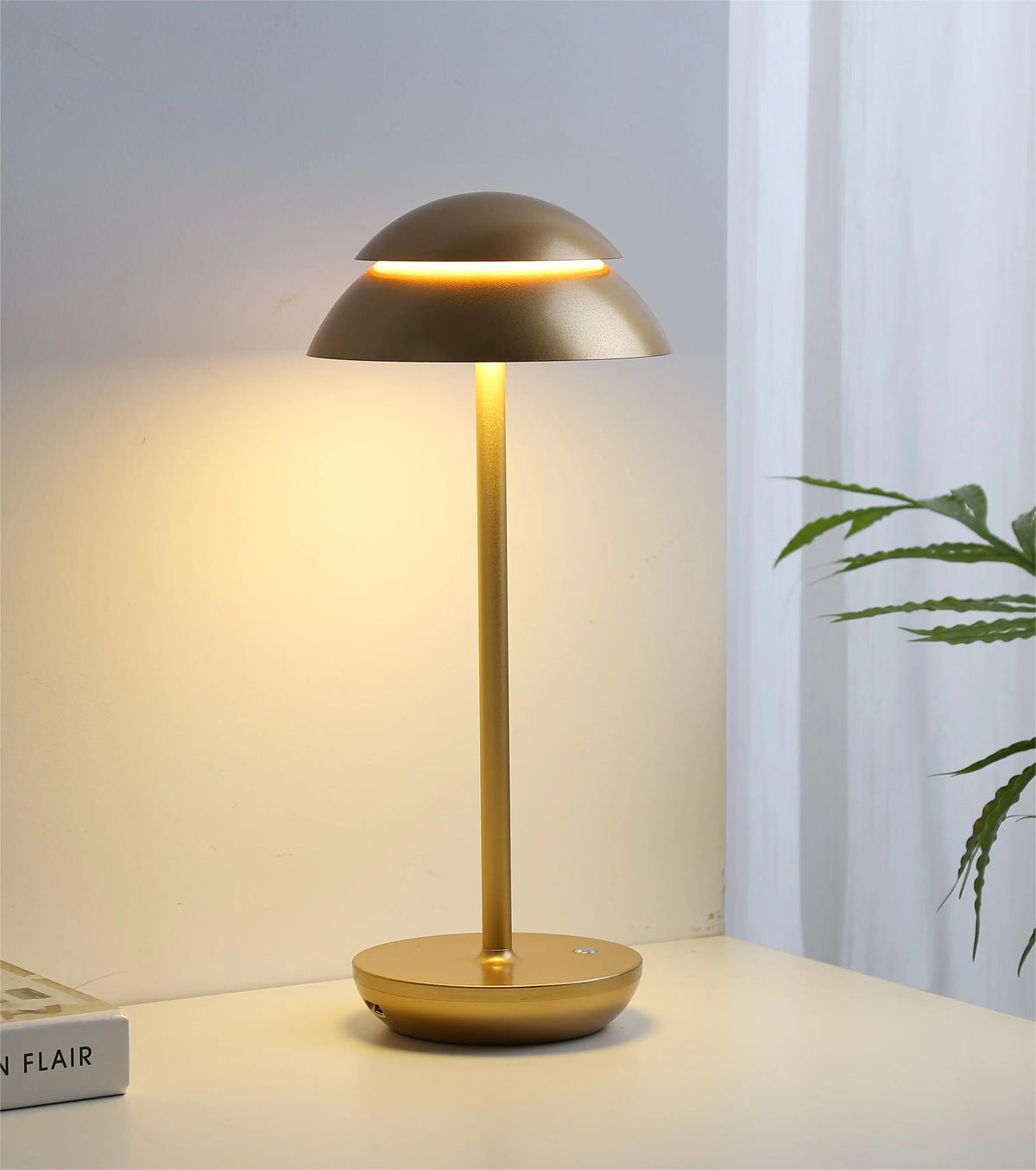 Skulpturale kabellose, wiederaufladbare Aluminium-Tischlampe mit Kuppelschirm