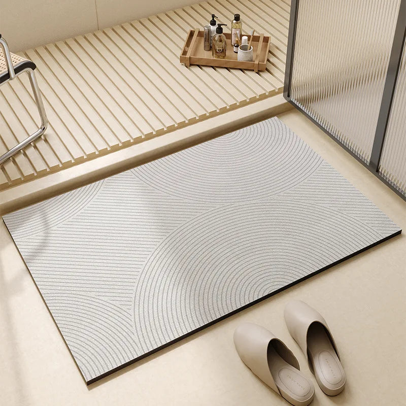 Weiche minimalistische, schnell trocknende, rutschfeste und besonders saugfähige Badematte