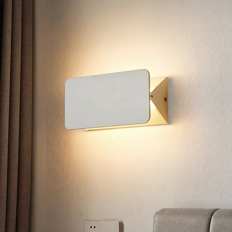 Minimalistische rechteckige Wandleuchte aus Aluminium mit schwenkbarem Arm