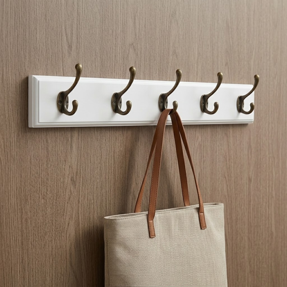 Skulpturale minimalistische organische Wandgarderobe aus Holz