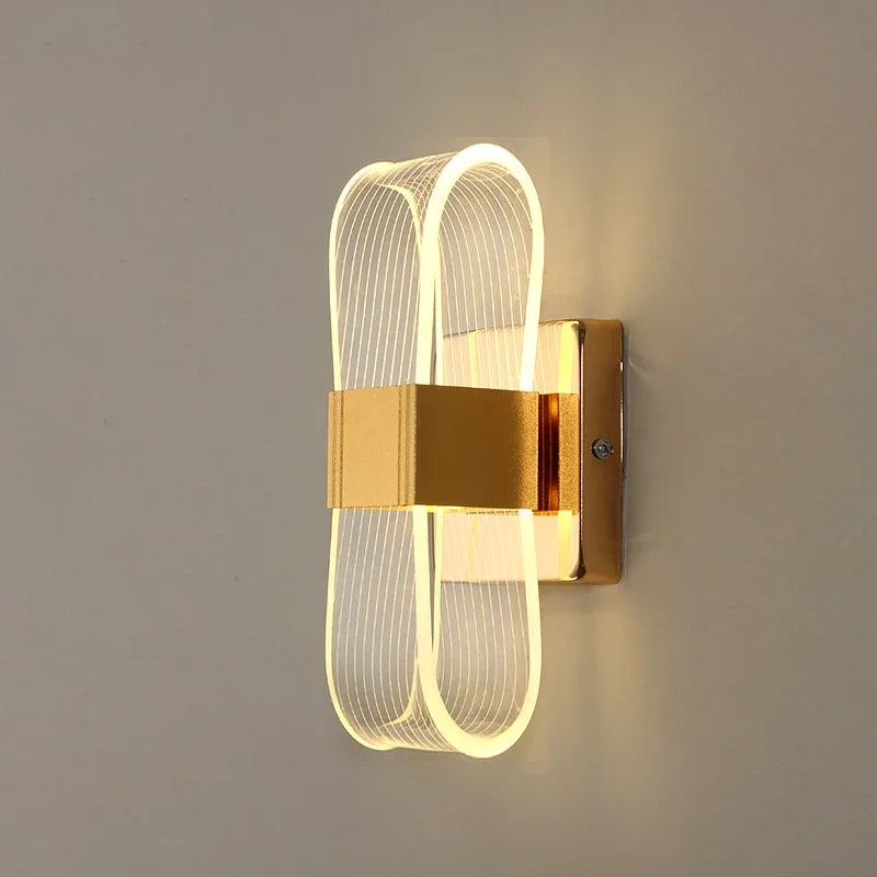 Skulpturale nordische minimalistische Wandleuchte aus geschlungenem Aluminium
