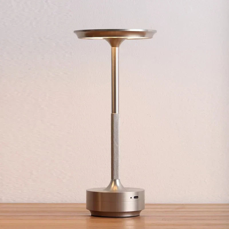 Minimalistisk trådløs, berøringsstyret og dæmpbar genopladelig bordlampe i aluminium