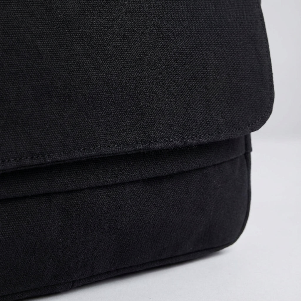 Robust skuldertaske i kanvasstof med justerbar rem