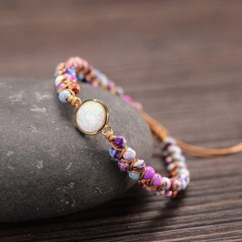 Håndlavet boho-yogaarmbånd med ametyst-, opal- og perler