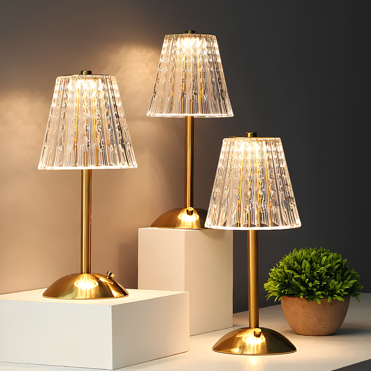 Wiederaufladbare Tischlampe mit Kristall-Lampenschirm, gebürstetem Aluminium und Touch-Steuerung