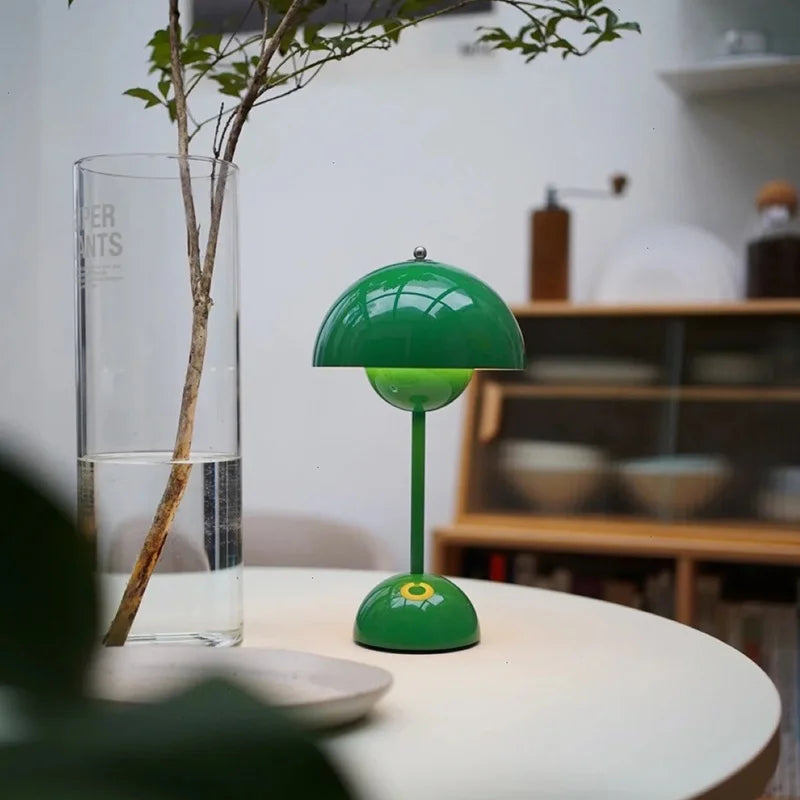 Kabellos aufladbare dimmbare kugelförmige Tischlampe