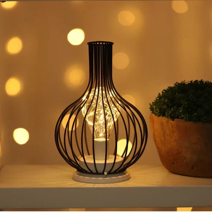 Schlanke moderne zeitgenössische Tischlampe aus Metall und Stoff