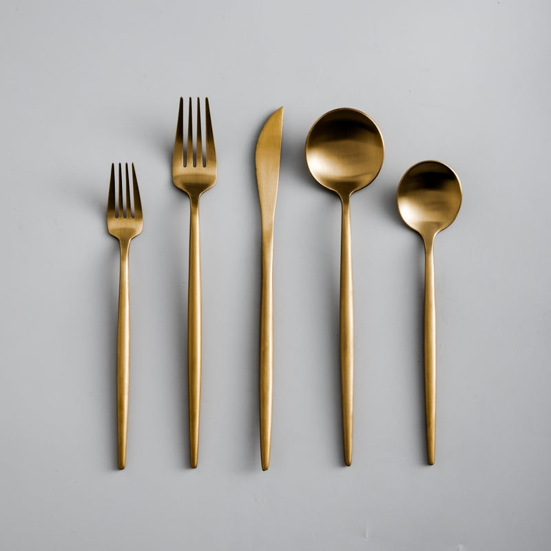 Elegant, minimalistisk og moderne bestiksæt i rustfrit stål
