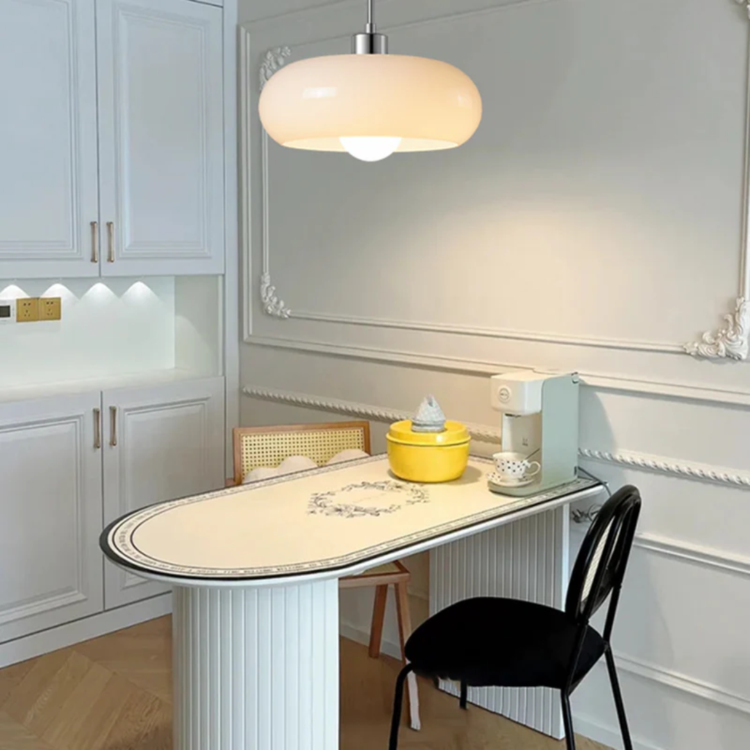 Moderne runde Pendelleuchte aus Metall und Glas mit verstellbarer Höhe