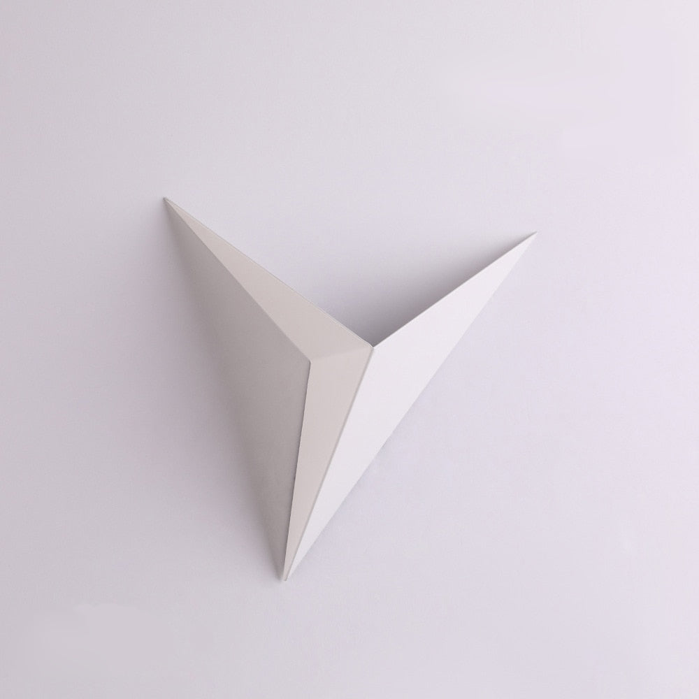 Minimalistische dreieckige nordische Eisen-Wandleuchte für den Innenbereich und Treppen