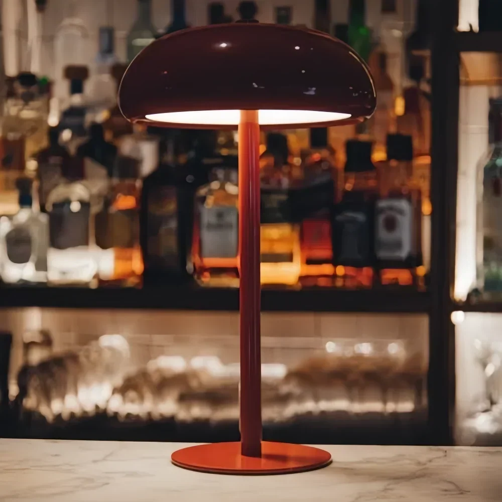 Bærbar genopladelig bordlampe med retroafrundet silhuet og touchbetjening