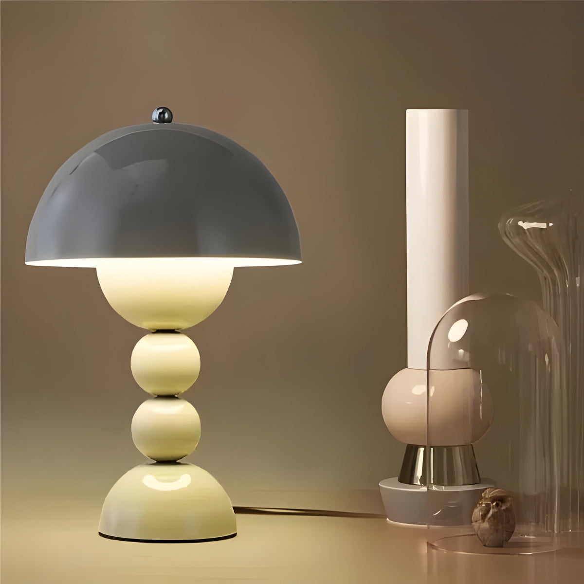 Skandinavische minimalistische dimmbare Nachttischlampe in Form einer Blütenknospe