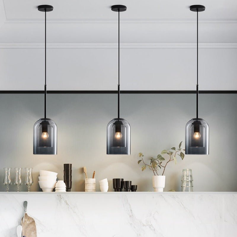 Pendelleuchte aus Eisen mit zwei Glasschirmen im Mid-Century-Stil