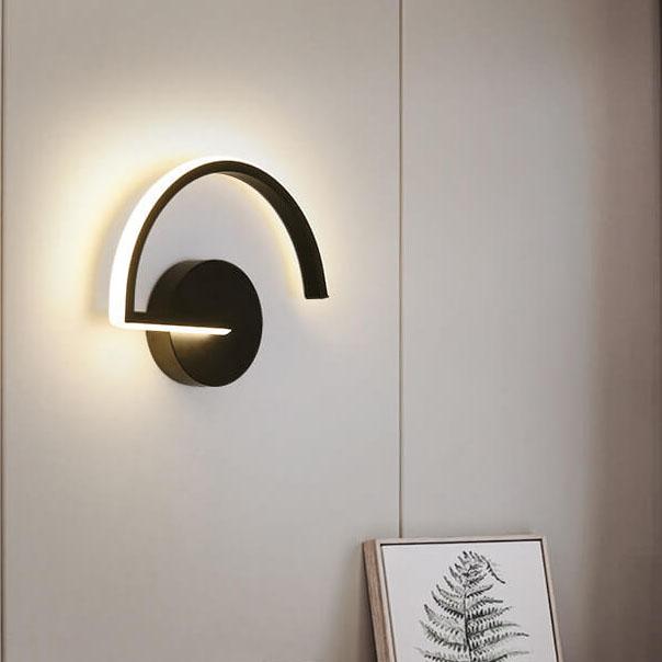 Minimalistische Halo-Wandleuchte mit geschwungener Bogen-Silhouette und Leuchteffekt