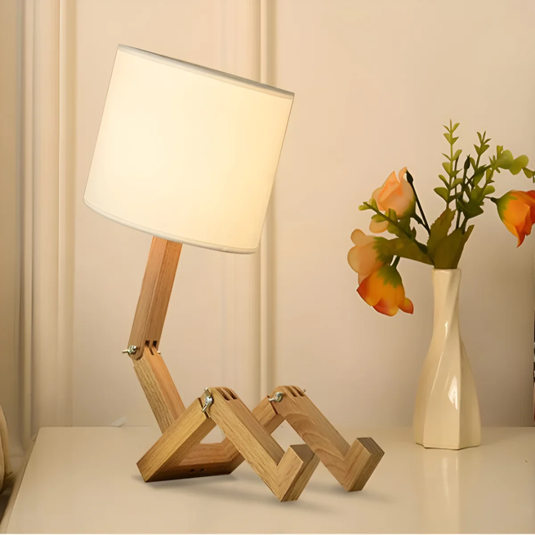 Justerbar nordisk bordlampe i massivt træ