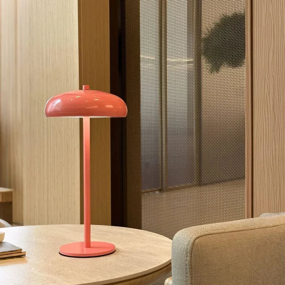 Bærbar genopladelig bordlampe med retroafrundet silhuet og touchbetjening