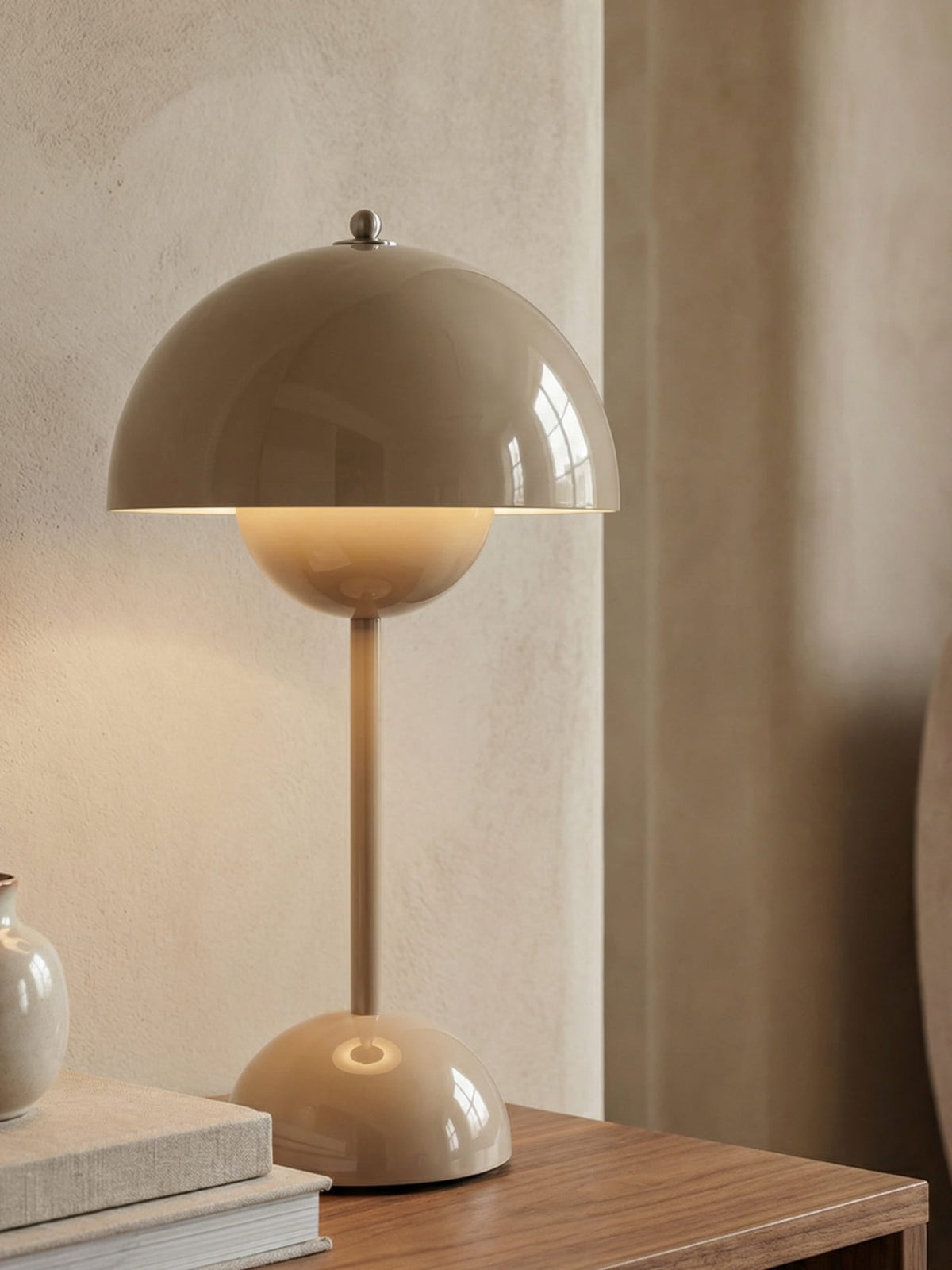 Kabellose dimmbare aufladbare Retro-Tischlampe in Kugelform
