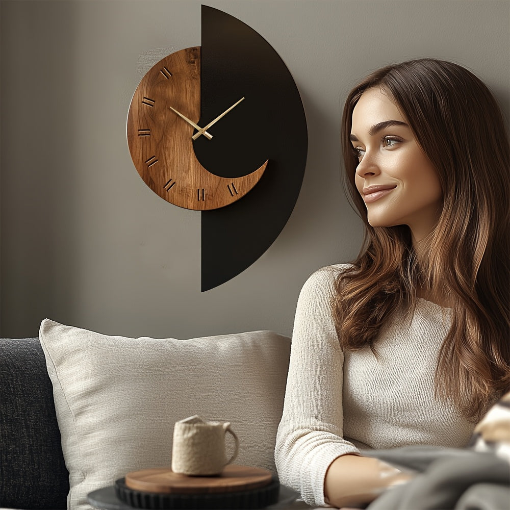 Minimalistische halbmondförmige Holzwanduhr mit leisem Uhrwerk