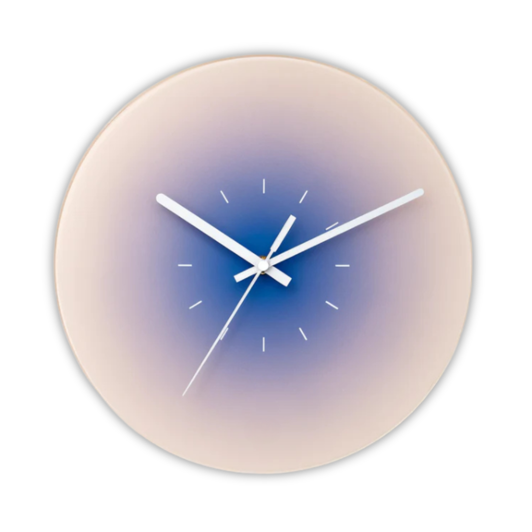 Runde Wanduhr aus Glas mit Farbverlauf im Sonnenuntergangsdesign und leisem Quarzwerk