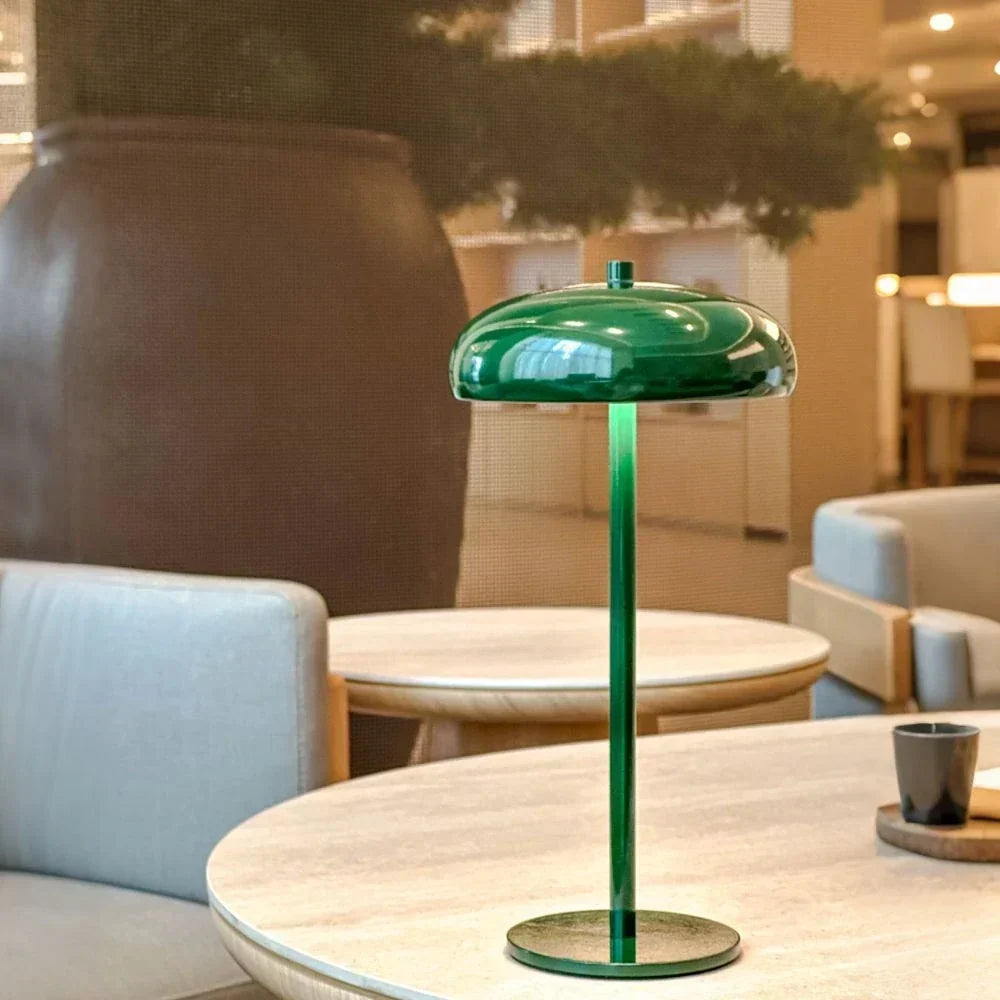 Bærbar genopladelig bordlampe med retroafrundet silhuet og touchbetjening