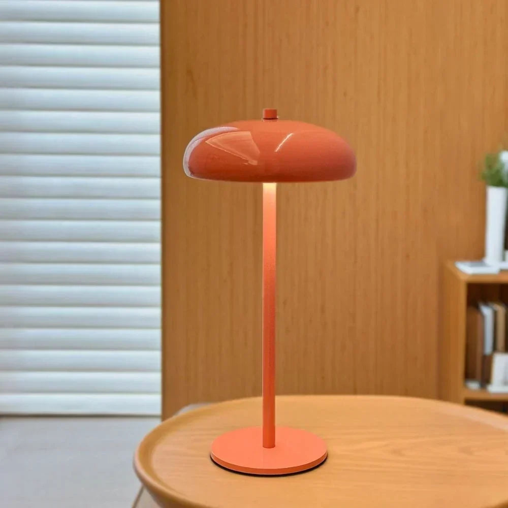 Bærbar genopladelig bordlampe med retroafrundet silhuet og touchbetjening