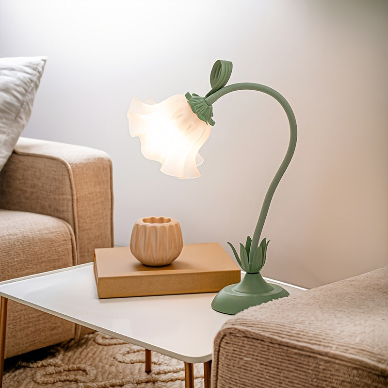Skulpturel bordlampe i støbejern med blomsterskærm