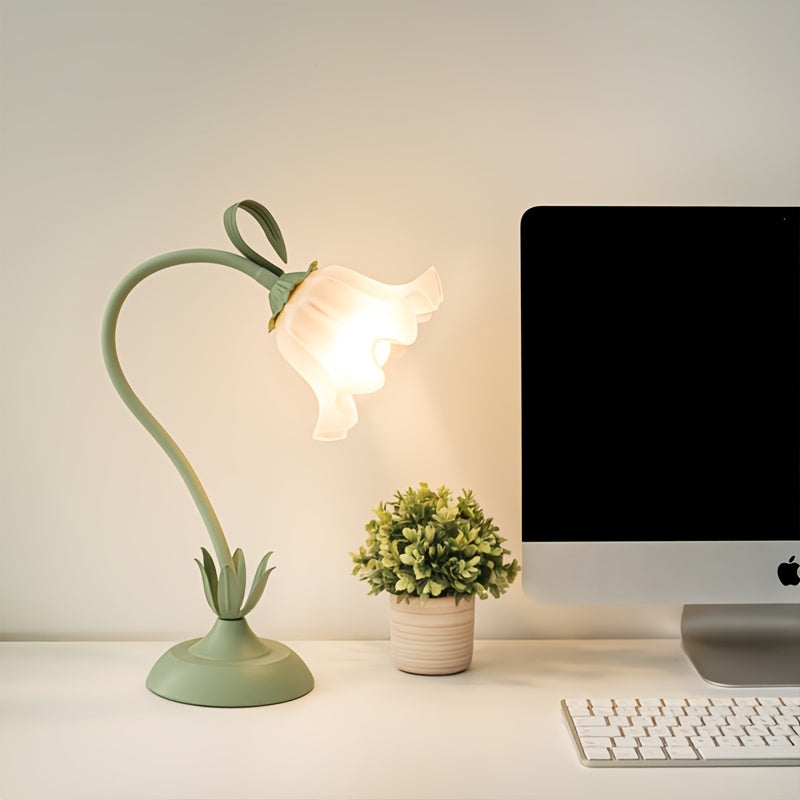 Skulpturel bordlampe i støbejern med blomsterskærm