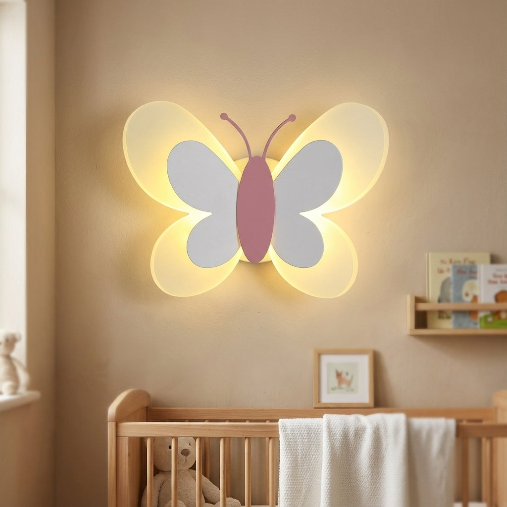 Verspielte montierte Acryl-Wandleuchte mit Schmetterlingssilhouette