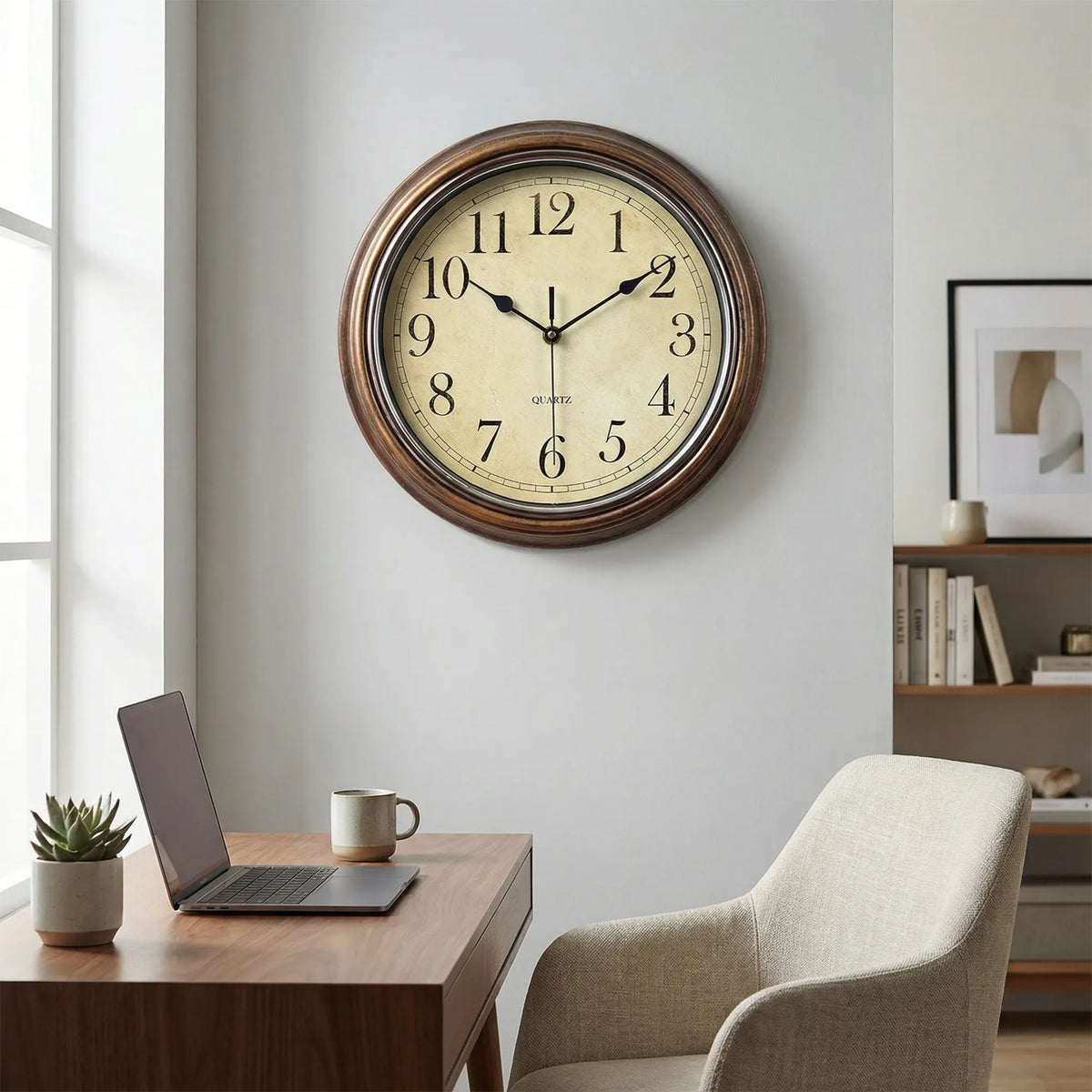 Kompakte runde Vintage-Wanduhr mit leisem Uhrwerk