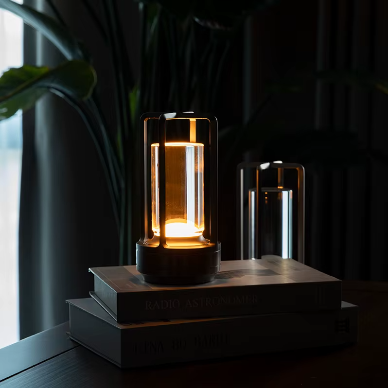 Kabellose wiederaufladbare Tischlampe in Kristallzylinderform mit Touch-Dimmer