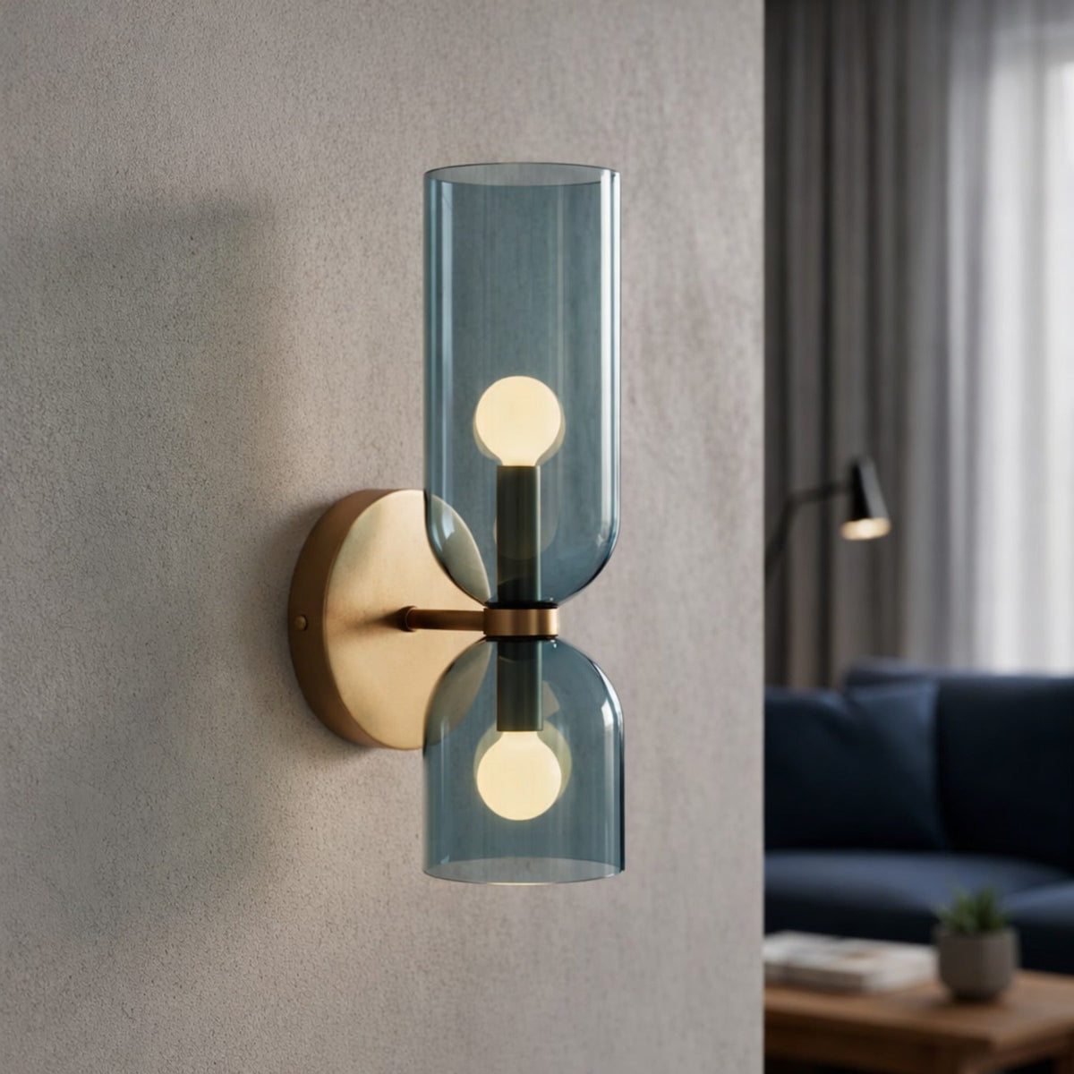 Skulpturale runde Wandleuchte mit zwei Glaszylindern, Diffusor und rundem Sockel