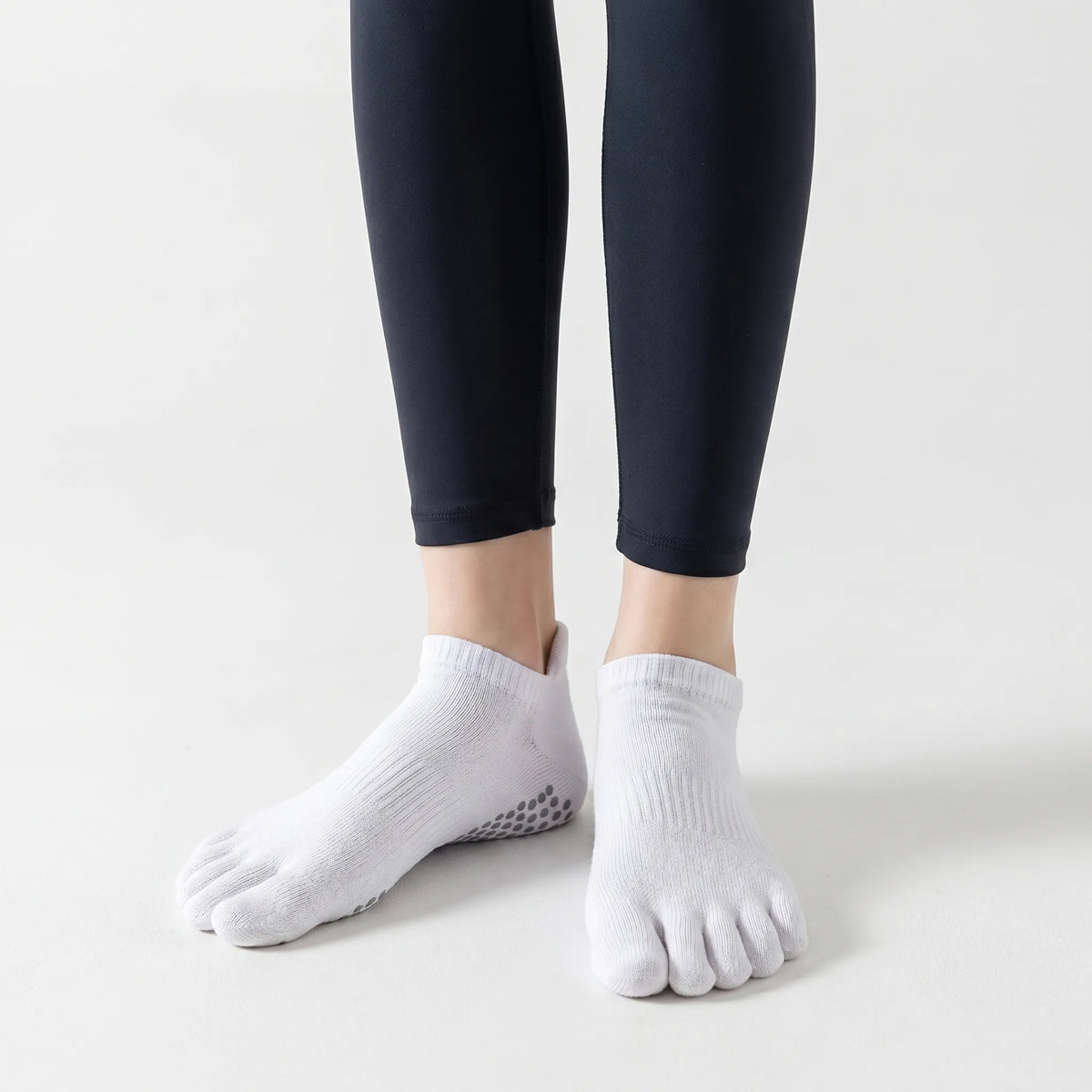 Yoga-tåsokker med lav skaft, ribkant og skridsikre prikker