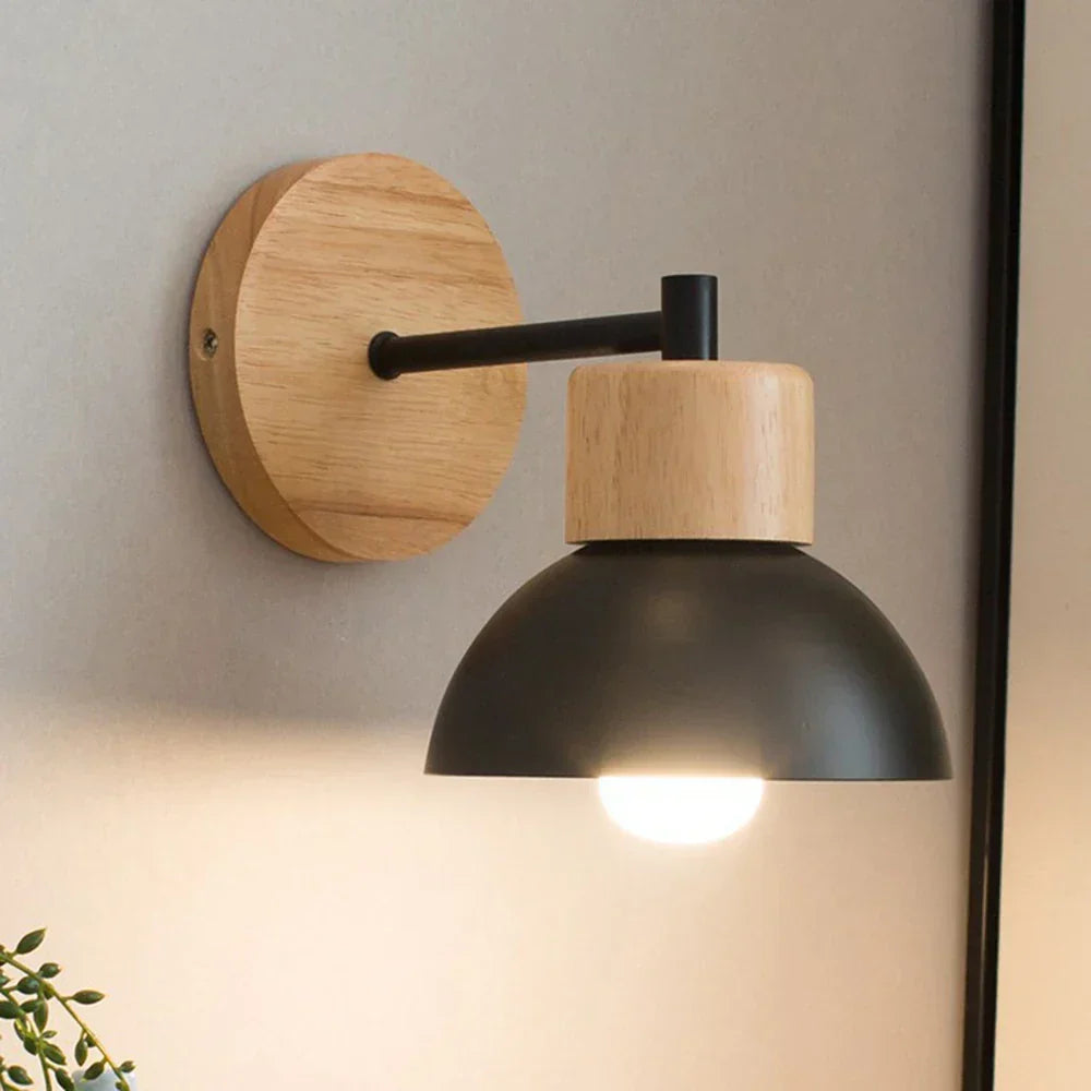 Nordische Nachttisch-Wandleuchte aus Holz und Metall